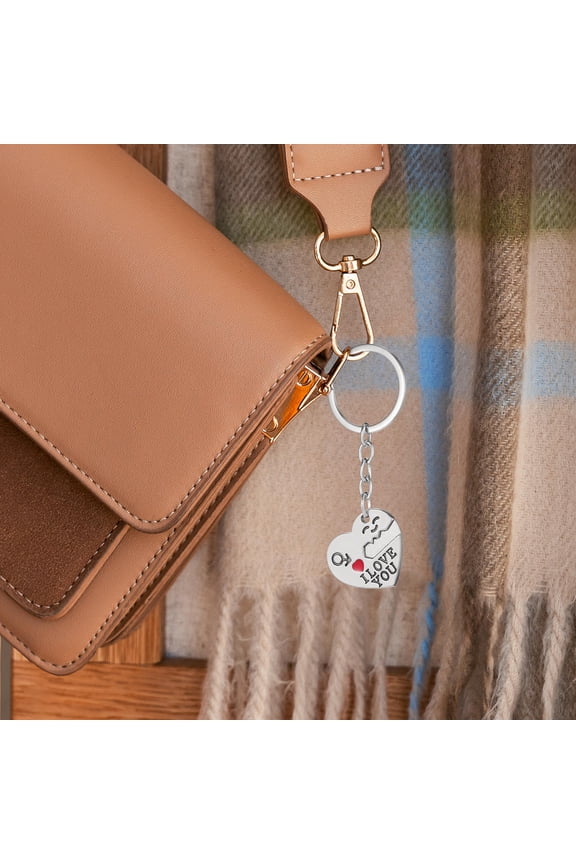 Heart-Shaped Elegant Keychain Set for Valentine's Day, Zinc Alloy Design, 1 Piece