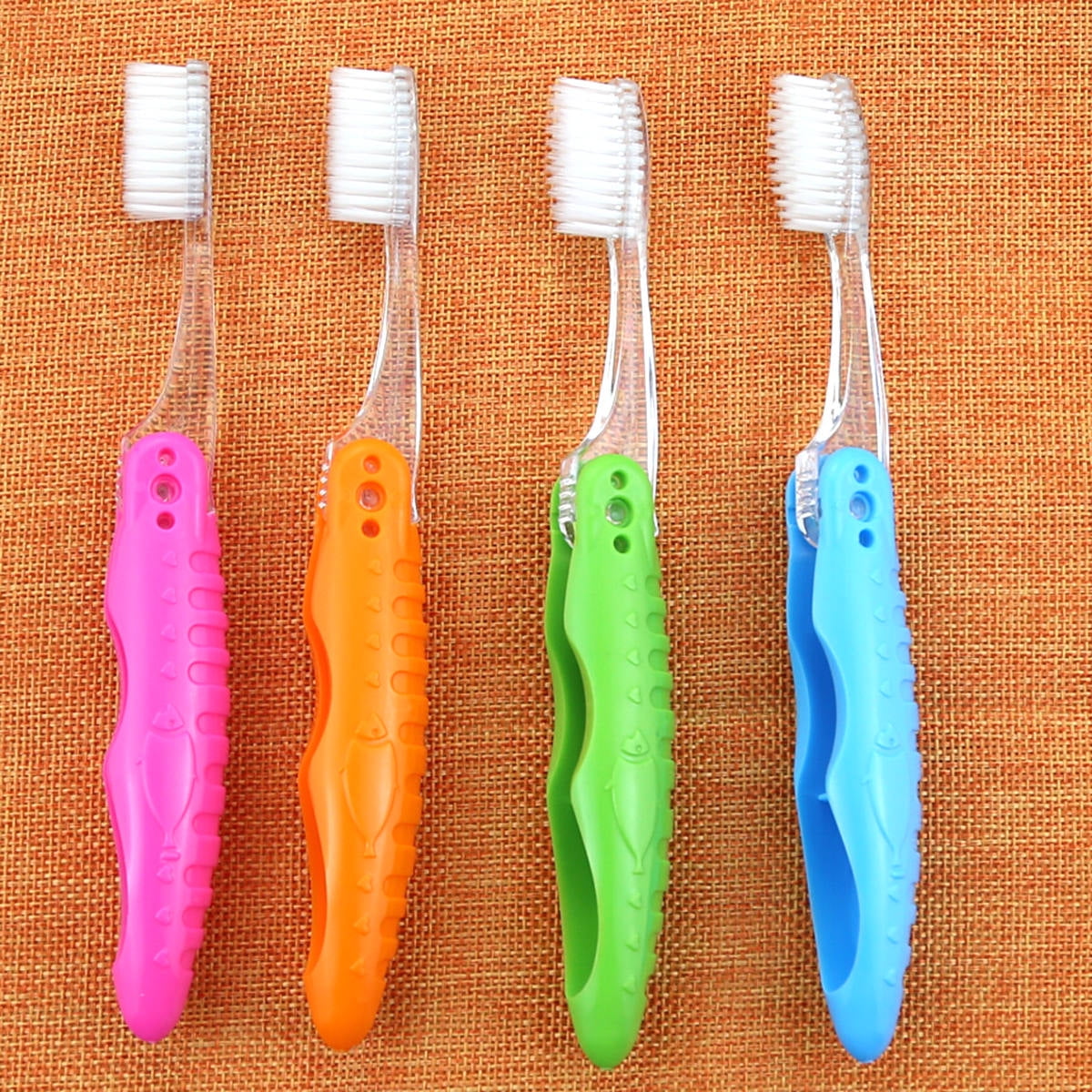 GOOHOCHY Foldable toothbrush for Travel Lightweight and Portable Oral Care Tool with and PP Material Assorted Color Mini Size