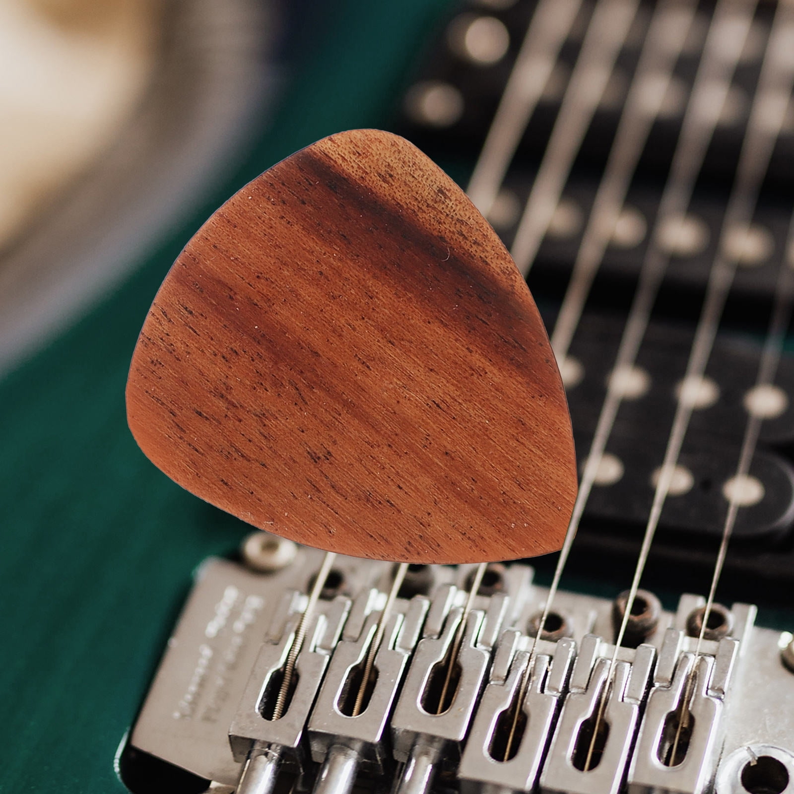 GOOHOCHY Guitar Pick Keychain with Storage Box for Guitar Use Made of Synthetic Material Light Brown