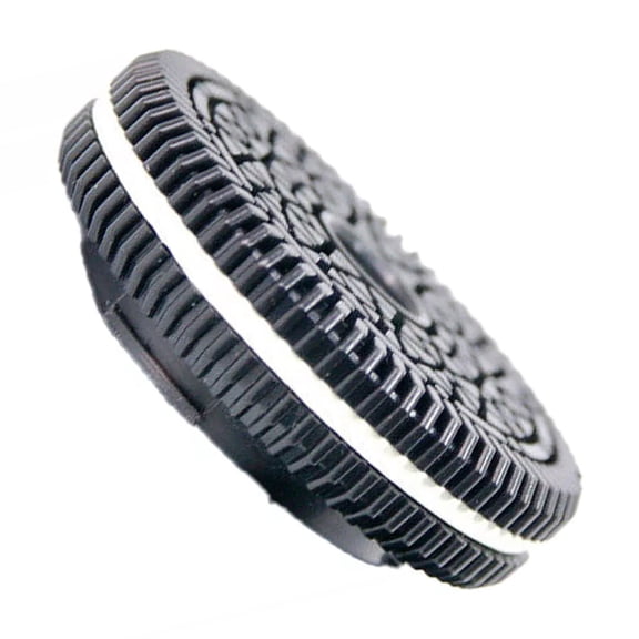 GUYUTING Small & Discrete: 32mm F/10 Lens for Unobtrusive Street Shooting Scenarios