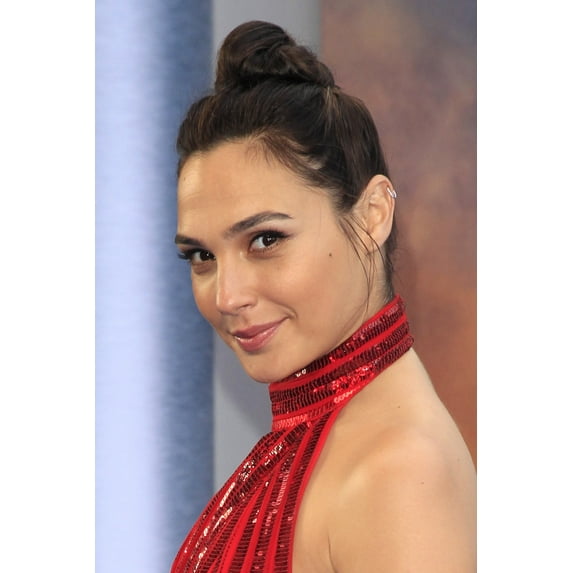 Gal Gadot At Arrivals For Wonder Woman Premiere, Pantages Theatre In Hollywood, Los Angeles, Ca May 25, 2017. Photo By Priscilla GrantEverett Collection Celebrity (8 x 10)