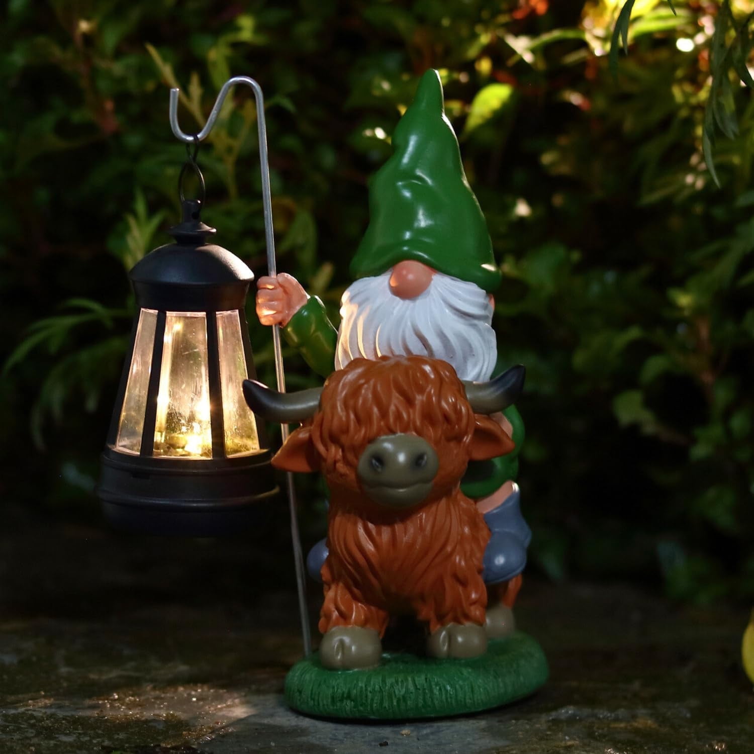 Garden Gnomes Outdoor, Highland Cow Decor, Gnomes Cow Decor for Outside, Gnomes Decorations for Yard, Gnome Garden Decor with Solar Lights, Outdoor Solar Garden Statues, Gnomes Gifts for Women