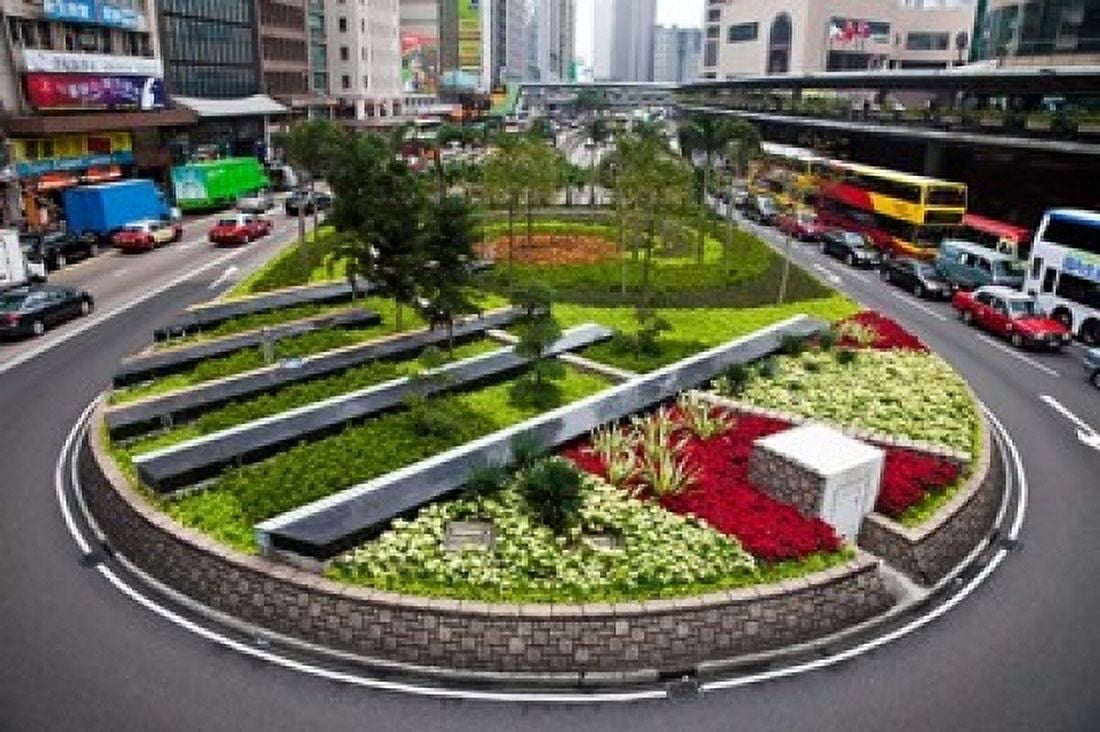Garden Roundabout Hong Kong China Canvas Art - Julie Eggers DanitaDelimont (19 x 12)