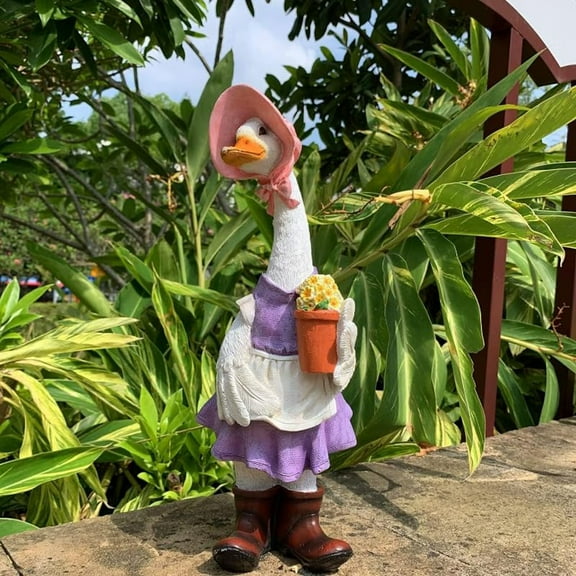 Garden Statues Gardener Couple Indoor Outdoor Decorations Cute Goose Figurine Ornament for Yard Home Garden Patio 14"