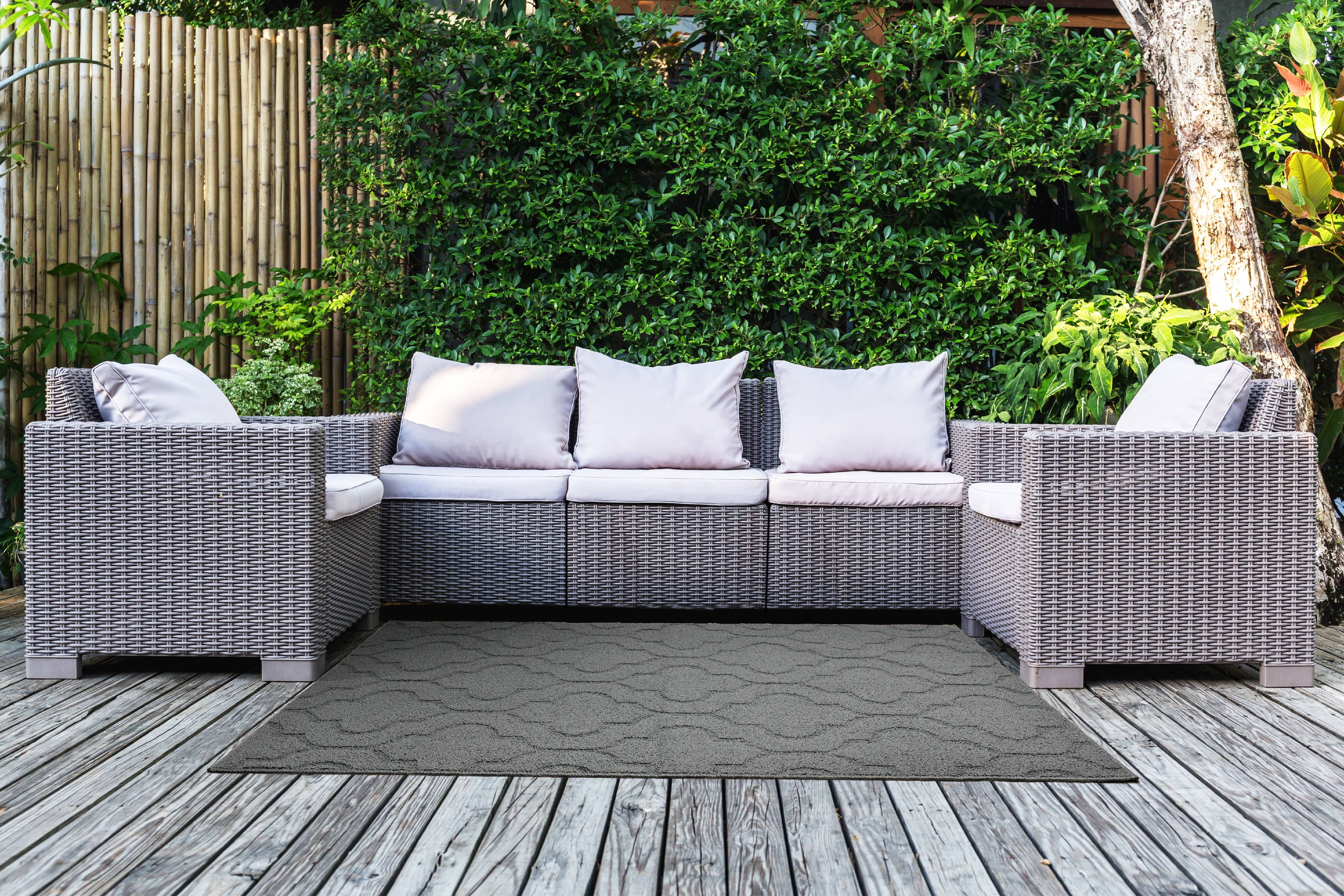 Garland Rug Brentwood Double Quatrefoil Polypropylene Cinder Gray Indoor/Outdoor Area Rug, 4' x 6'