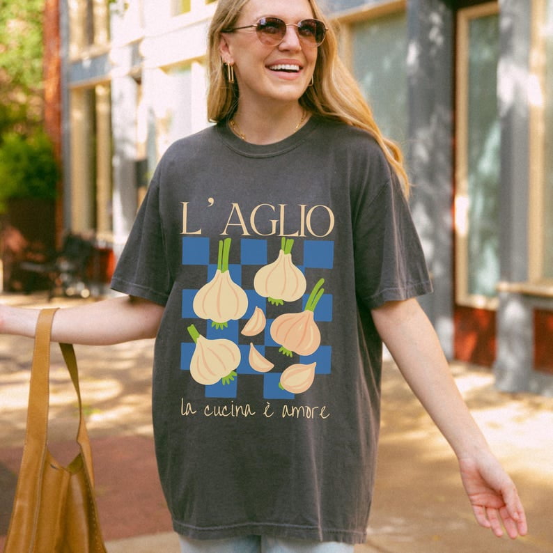 Tomato Girl Summer T-Shirt - Funny Italian Food Design For Women & Men