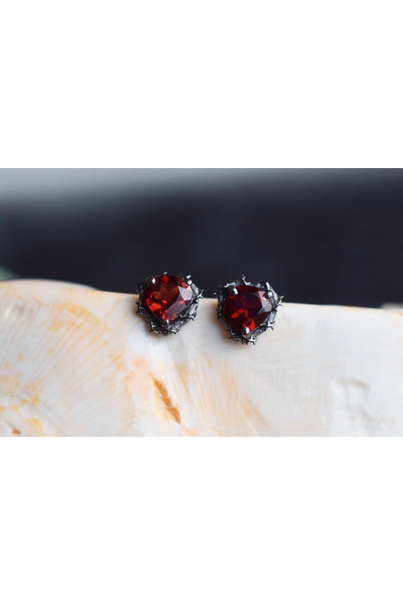 Garnet Heart Shaped Crown of Thorns Earring Silver,Witchy Barbed Wire Earrings|January Birthstone,Birthday,Halloween,Christmas Gift,Beltane Fire Festival|Gothic,Witchy,Jesus Inspired Dainty Necklace