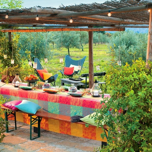 Garnier Thiebaut Mille Buissons Tablecloth, 69"x69", Floraison