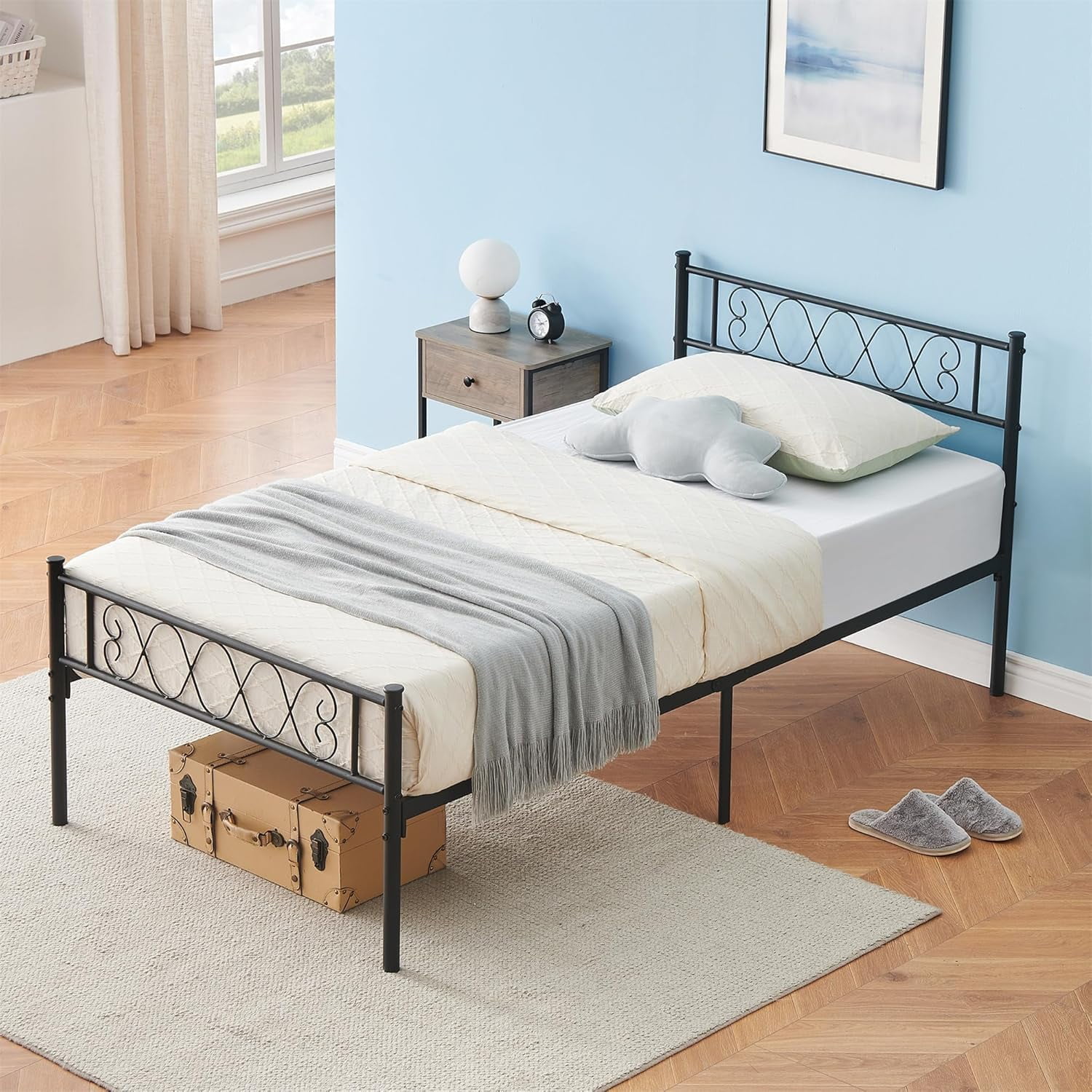 GarveeHome Black Twin-XL Metal Bed Frame with Heart-Shaped Headboard ...