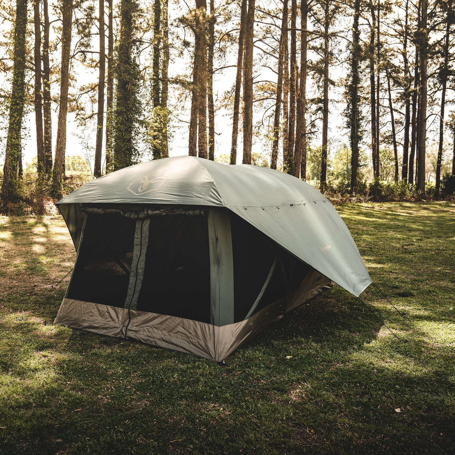 Alpine Green 8-Person Waterproof Hub Tent with Carry Bag
