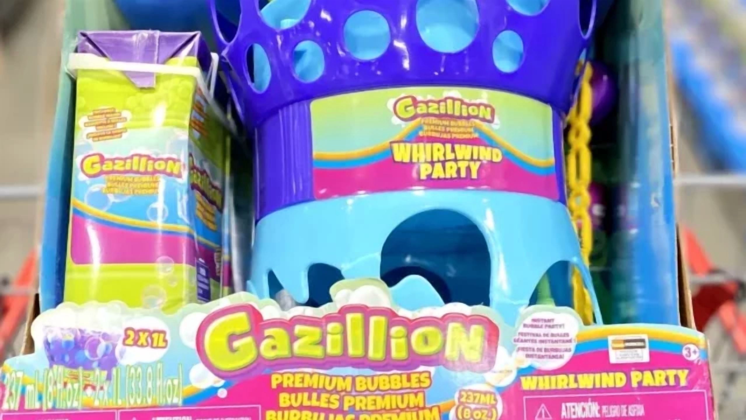 Gazillion Premium Bubbles Whirlwind Party Machine with 2 x 1L Bubble Solution Refill Pack