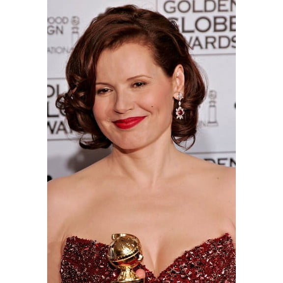 Geena Davis Holdng Golden Globe Award 24x36 Poster
