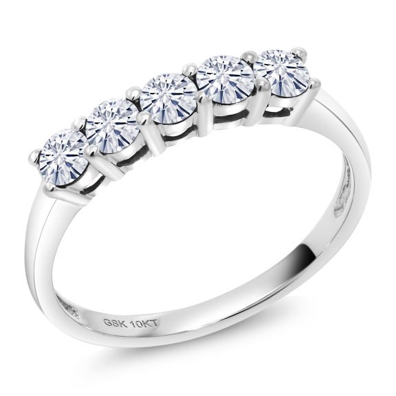 Gem Stone King 10K White Gold Band Ring Set with Round Moissanite (0.50 Cttw)