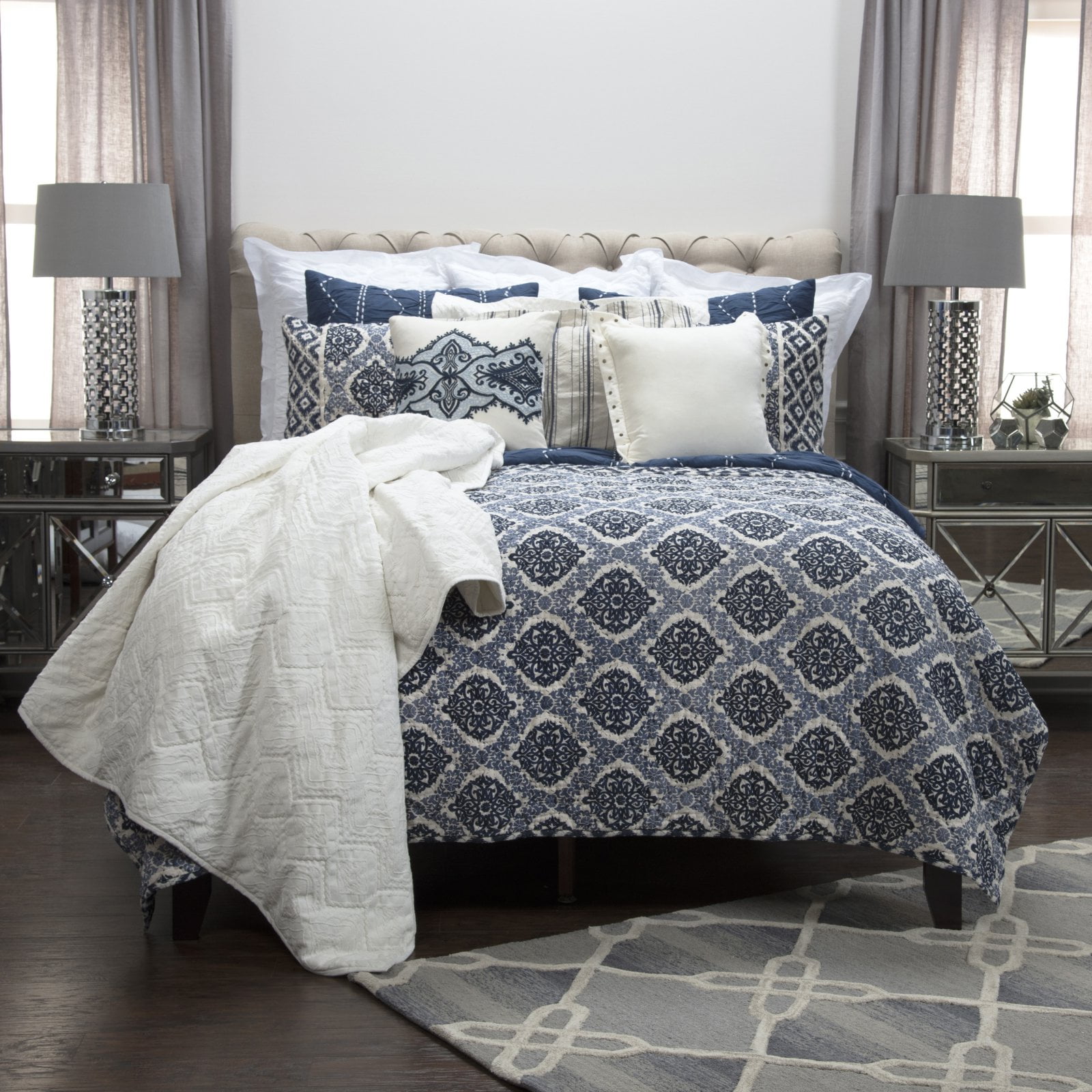 Ivory and Blue Reversible Cotton Queen Quilt Set