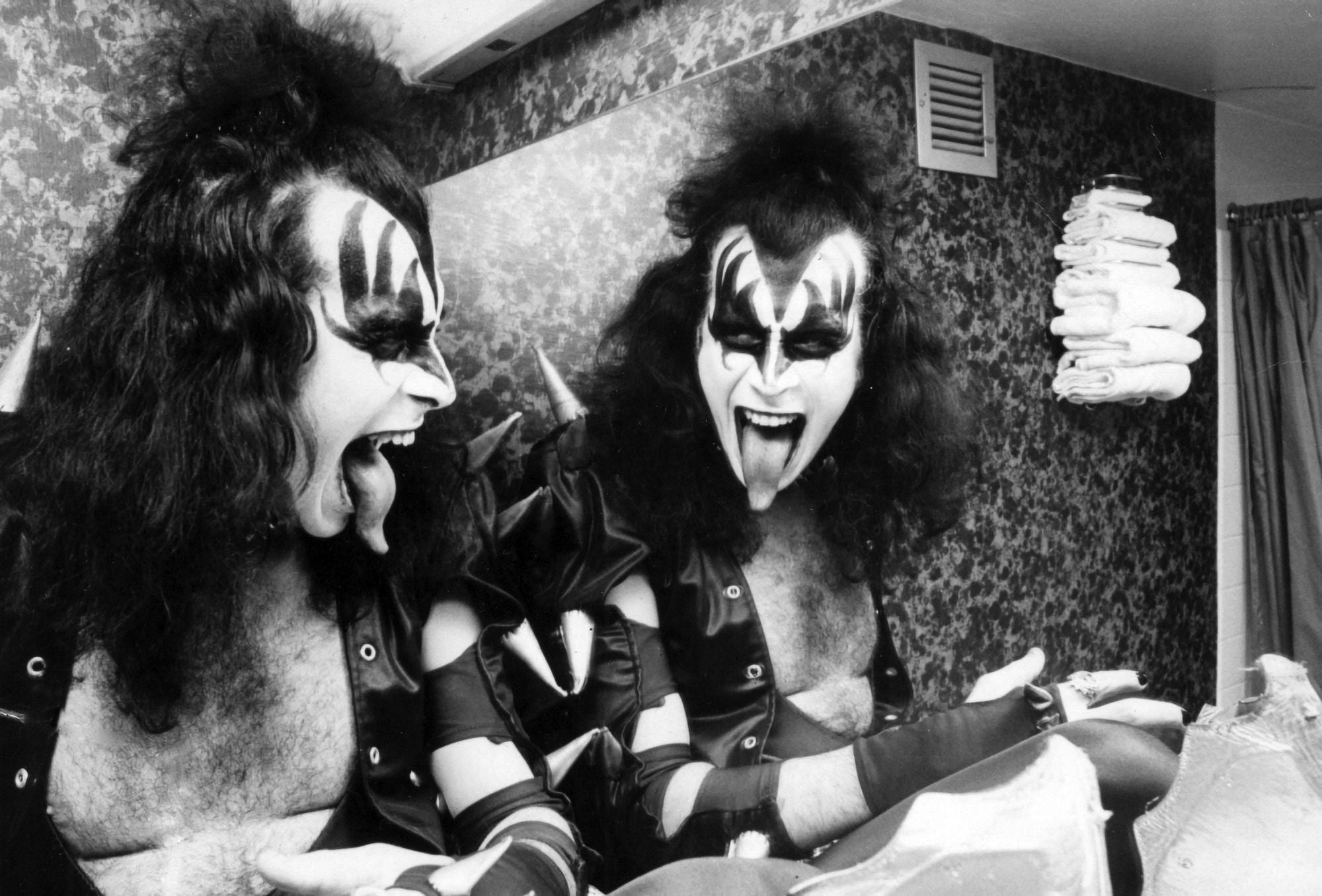 Gene Simmons sticking out his tongue by a bathroom mirror Photo Print (10 x  8) - Walmart.com, image size:2000x1356