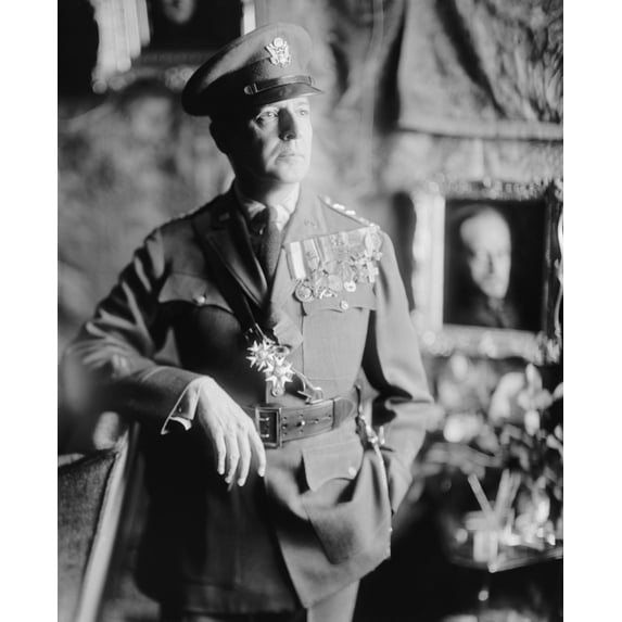 General Douglas Macarthur History (18 x 24)