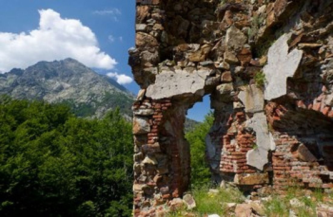 Genoese Fort Ruins Corsica France Canvas Art - Scott T Smith DanitaDelimont (26 x 17)