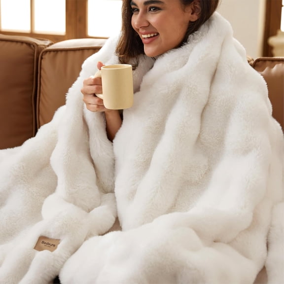 GentleSoft Fluffy Faux Fur Throw Blanket for Couch, Soft Fuzzy Fleece Blankets & Throws, Cream Bed Decor Cozy Gifts for Women Teen Girls, Minky Thick Warm Plush Gifts for Birthday, Anniversary