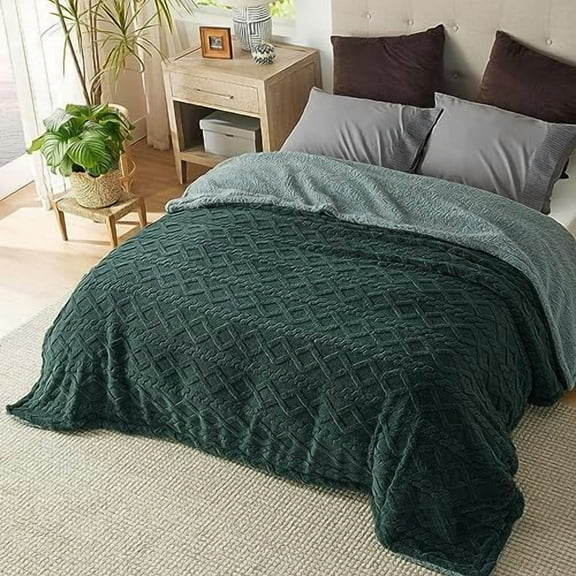 Gentlesoft Sherpa King Size Blanket for Bed- Fleece Fluffy & Cozy Cable Jacquard Tufted for Women Gift, Thick and Warm Christmas Blanket for Winter, Dark Green, 108x90 Inches