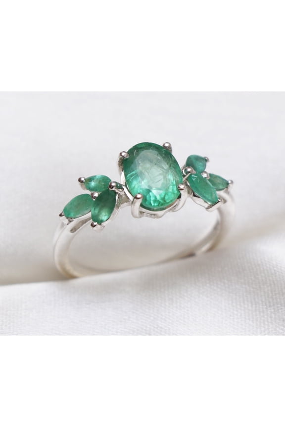 Genuine Emerald Ring - Handmade Oval Cut Ring - 925 Solid Sterling Silver Ring - Natural Emerald Jewelry Ring - Daily Wear Ring Gift
