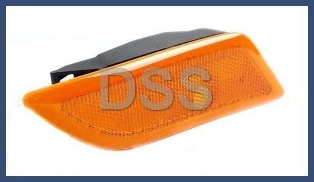 Genuine Mercedes w204 Side Marker Lamp Light Right Passenger turn