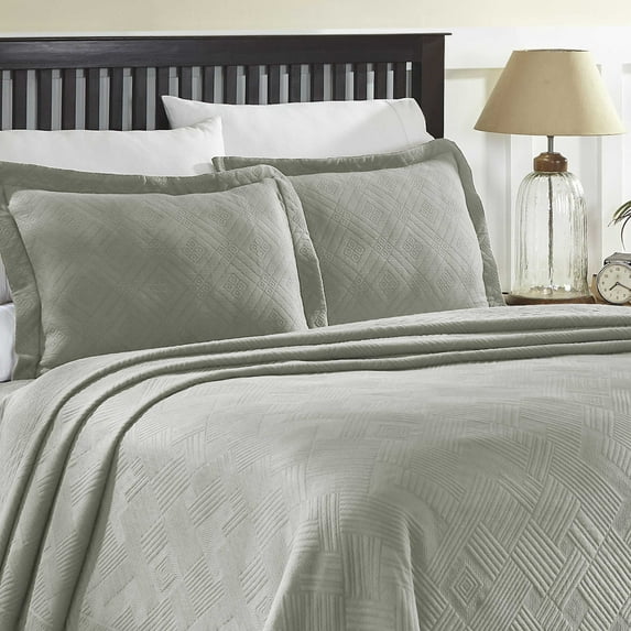 Geometric Fret Cotton Jacquard Matelasse Scalloped Bedspread Set , Full, Platinum by Blue Nile Mills