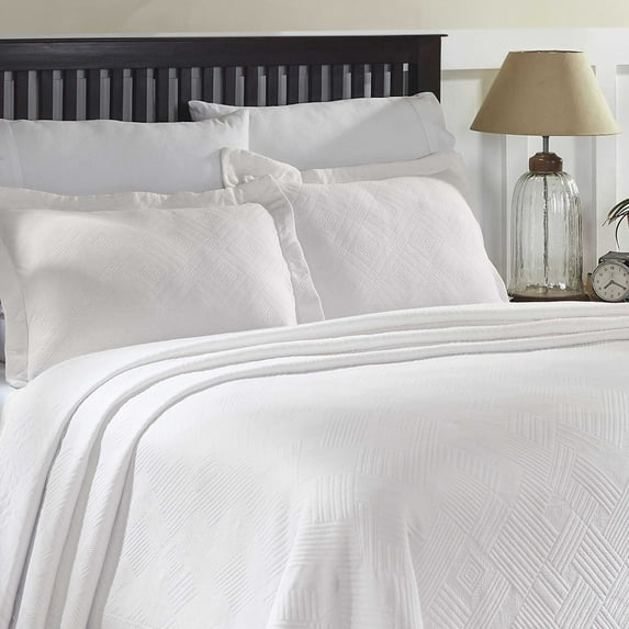 Geometric Fret Cotton Jacquard Matelasse Scalloped Bedspread Set , Full, White by Blue Nile Mills