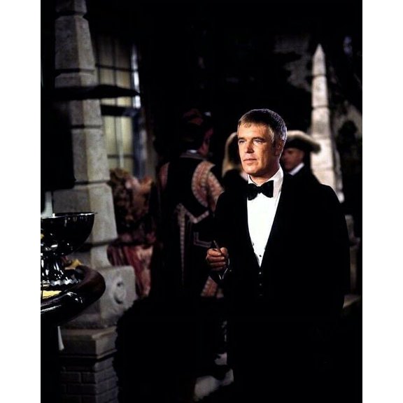 George Peppard looks dapper in tuxedo holding cigar Banacek TV series 8x10 photo