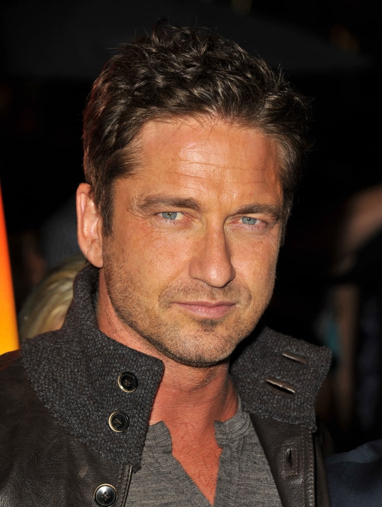 Gerard Butler At Arrivals For Chasing Mavericks Premiere Canvas Art - (16 x 20)