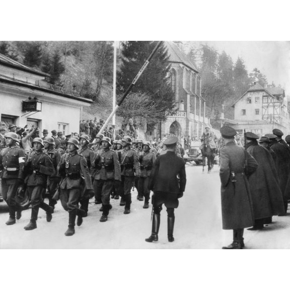 German Soldiers Cross Border In Town Of Kufstein-Kieferfelded On The Austria-German Frontier. March 1938. The Austrian Government Had Ordered The Austrian Armed Force Not To Resist. (Bsloc20151328)