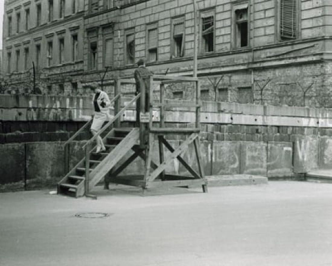 Germany Berlin Berlin Wall in 1960s Canvas Art - (18 x 24)
