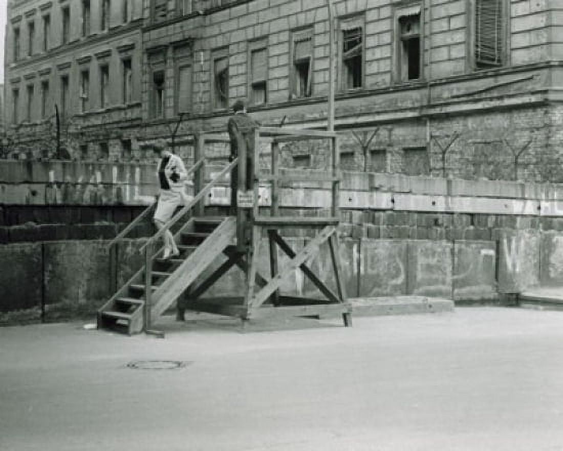 Germany Berlin Berlin Wall in 1960s Canvas Art - (24 x 36)