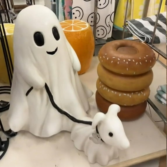 Ghost Walking Dog Statue Decor, Cute Halloween Spooky Ghost Dog Resin Figurine, Perfect for Home Front Porch Decor and Outdoor Garden Tabletop Sculpture Decoration