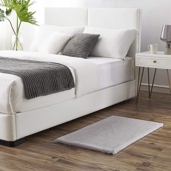 Ghouse 2x3 Soft Grey Faux Fur Rug, Machine Washable Area Rugs for Bedroom Fluffy Rugs for Living Room,Carpet Sheepskin Rug