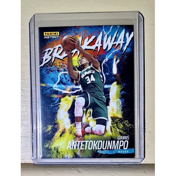 Giannis Antetokounmpo 2022-23 Panini NBA Breakaway #9 Basketball Card 1/2304