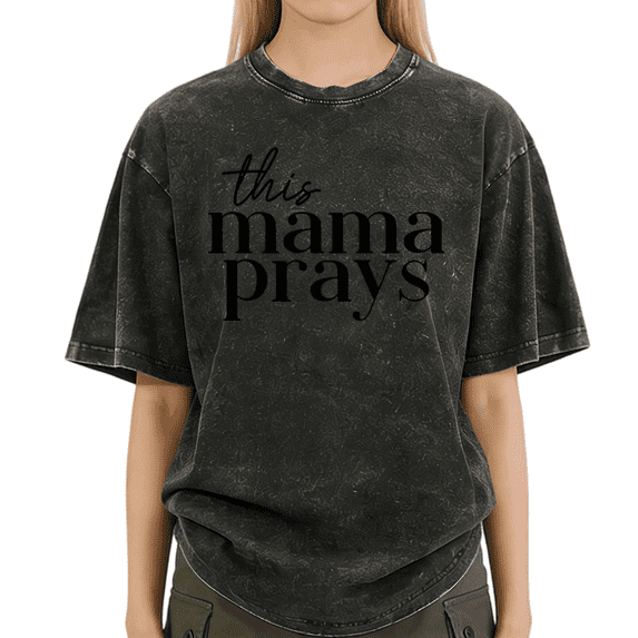 Giffimy Women's "This Mama Prays" Christian Graphic Vintage Washed Oversized T-Shirt Fashion Relaxed Fit Tee