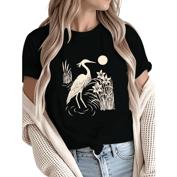 Giffimy Women's Vintage Cream Distressed Heron Moon Reeds Floral Lake Nature Graphic Short Sleeve T-Shirt Casual Crewneck Top