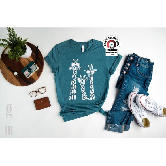 Giraffe Shirt, Giraffe Reader, Animal Lover, Nerd Shirt, Zoo Shirt, Tee, Quotes Shirt, Giraffe, Comic Giraffe Shirt Sweatshirt All Size S-5XL