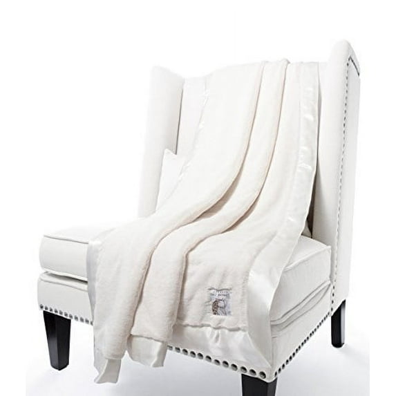 Giraffe at Home Luxe Plush Faux Fur Throw Blanket, Cream, 59" x 88"