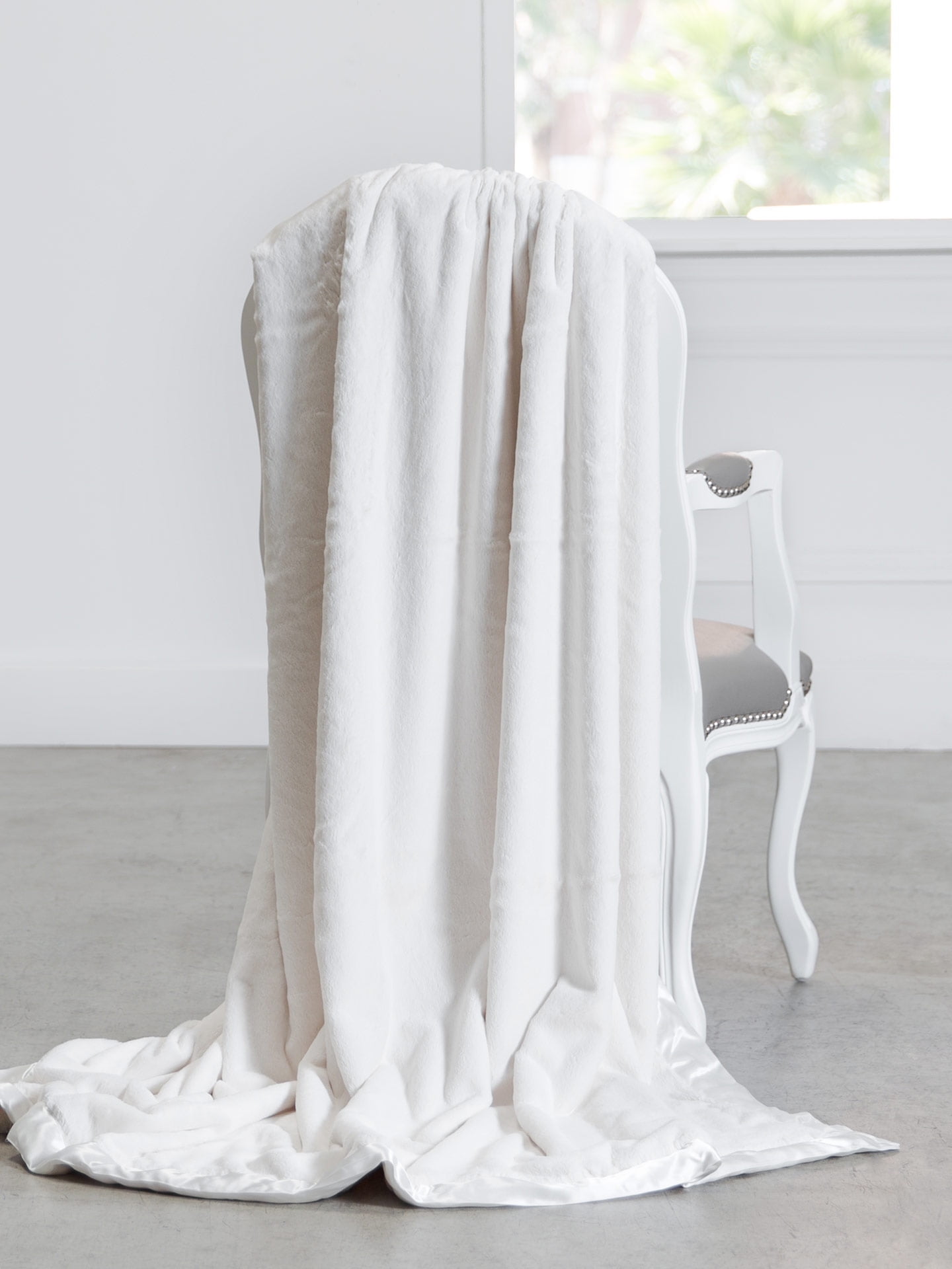Giraffe at home luxe throw sale