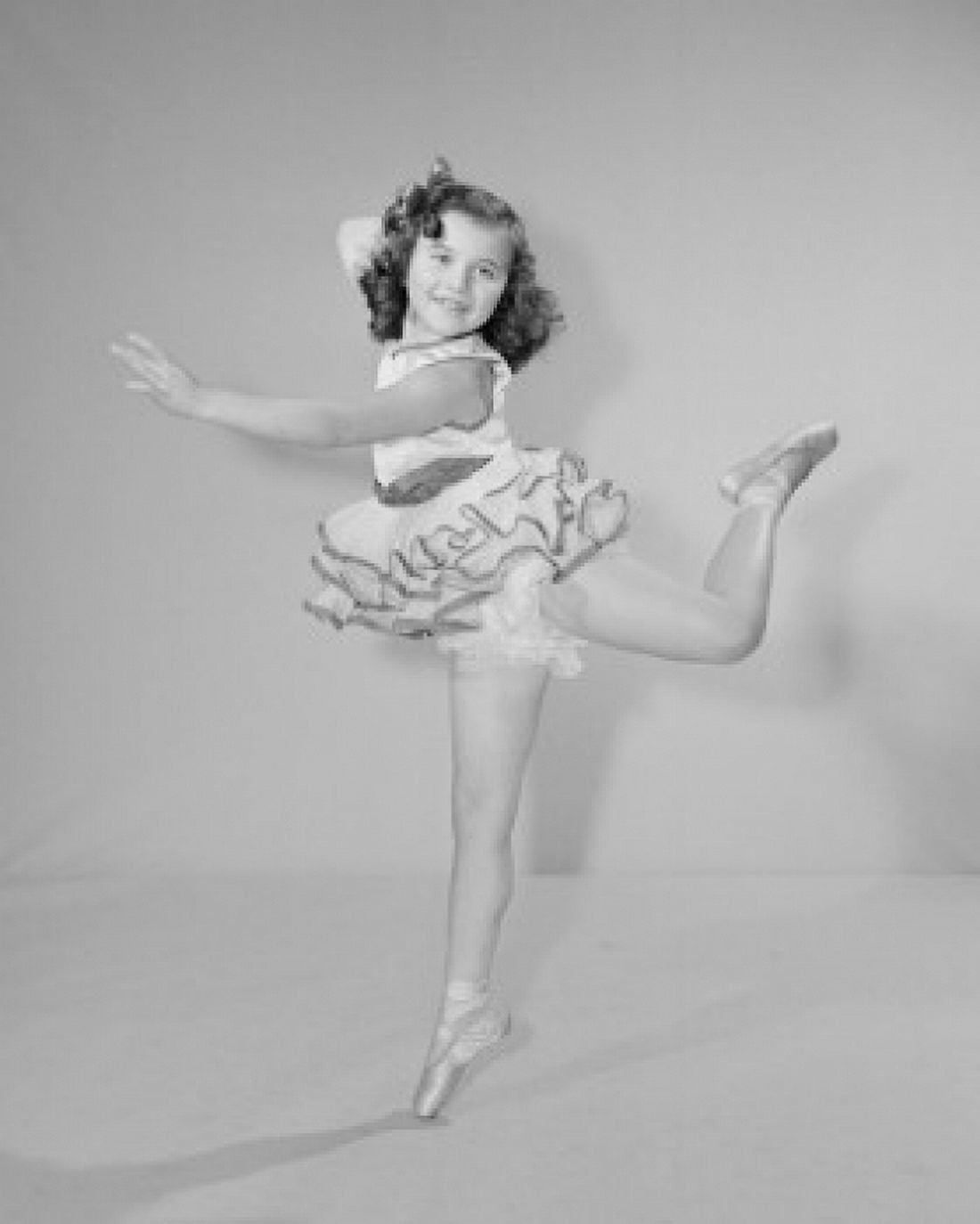 Girl in tutu ballet dancing Canvas Art - (24 x 36)