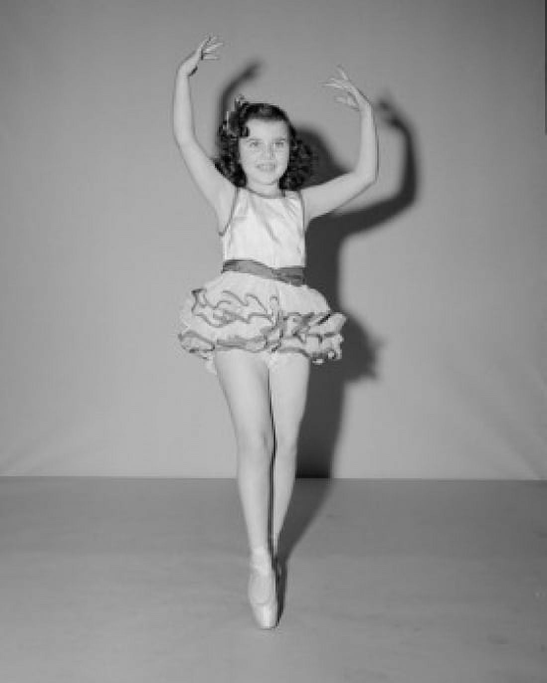 Girl in tutu ballet dancing Canvas Art - (24 x 36)
