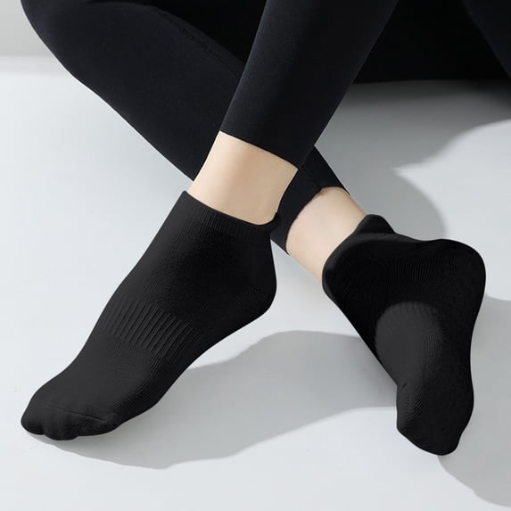 Giunmcul Pilates Grip Socks for Women Warm Wool Crew Winter Non Slip Slipper Socks Moisture Wicking Odor Fighting Soft Breathable Fit US Shoe Size 5-9 Gift