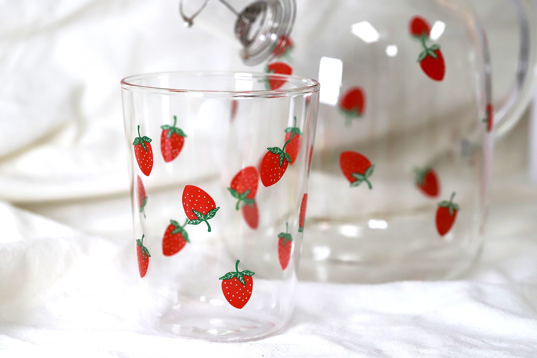 https://i5.walmartimages.com/seo/Glass-Tea-Kettle-Strawberry-Cute-Design-Glass-Teapot-Glass-Pitcher-Fruit-Tea_a95d4e2b-19e9-4272-a1b3-a37866b28508.36199edef58f34e86804ba73575b19dd.jpeg