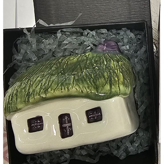 Glenshee Pottery Wee Thatched Bothies in Gift Box