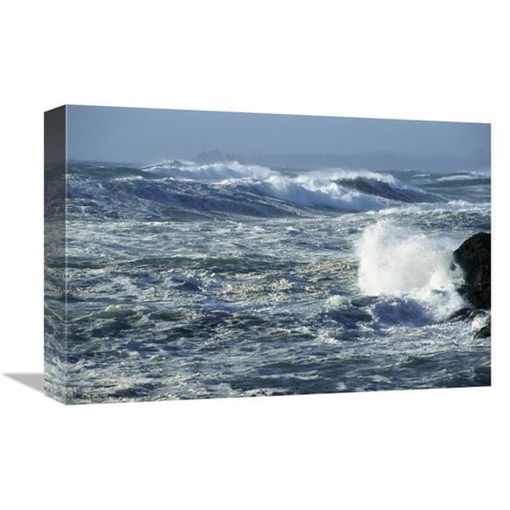 Global Gallery  12 x 18 in. Crashing Waves - Long Beach - Clayoquot Sound - Vancouver Island - Canada Art Print - Flip Nicklin