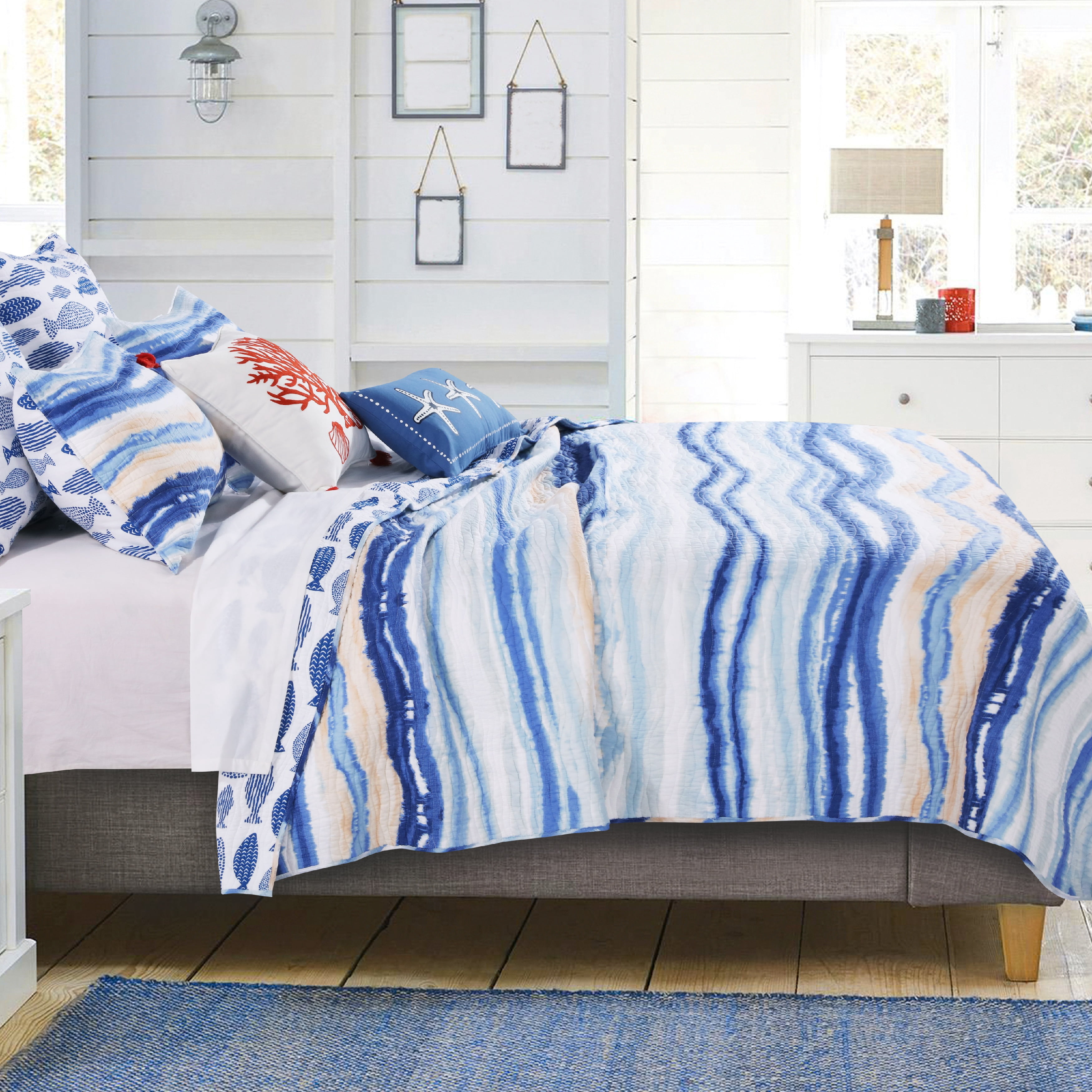 Global Trends Corona Ocean Waves and Fishes Reversible Coastal Quilt Set, 3-Piece King/Cal King