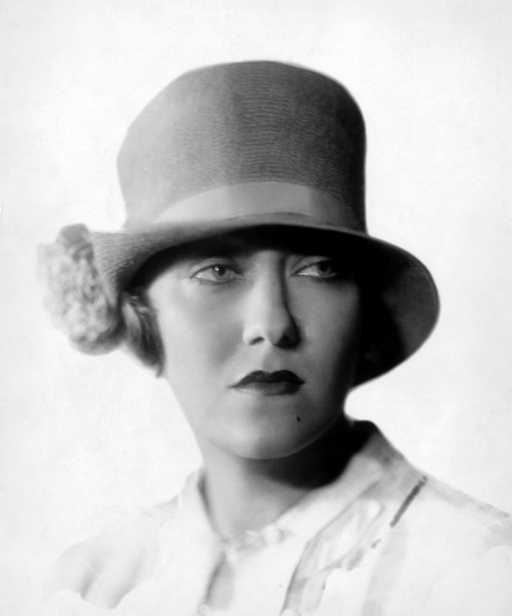 Gloria Swanson Canvas Art - (16 x 20)