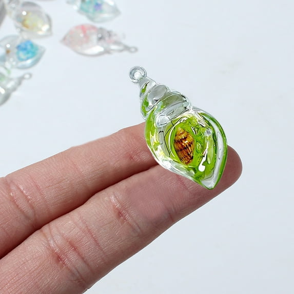 Glow-in-Dark Resin Conch Necklace - Luminous Pendant Beach Theme Jewelry Bag Charm Holiday Gift Ocean Inspired Accessory(Green)