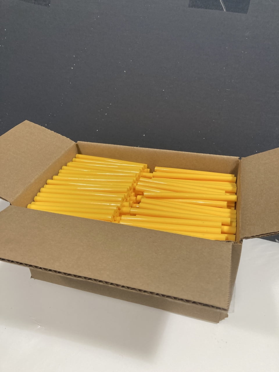 GlueSticksDirect Banana Yellow Mini x 4" - 5lb